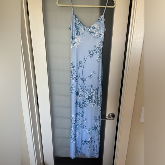 Tigermist Julianna Maxi Dress in Blue Ceramic Floral Print - Picture 4 of 4